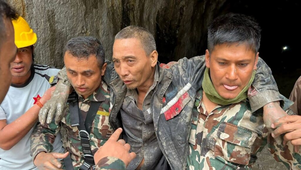 Nepal tunnel rescue revives hopes 10 days after flood