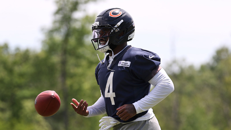 Bears Reportedly Extend Starting RB D’Andre Swift On 3-Year Deal
