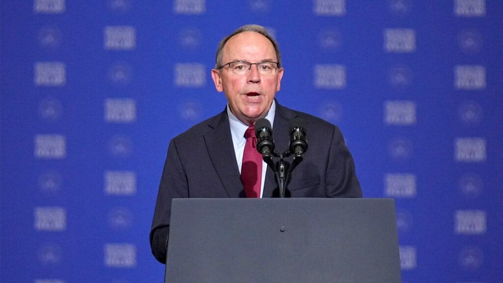 Wisconsin GOP governor candidate swims from sinking plane after emergency lake landing