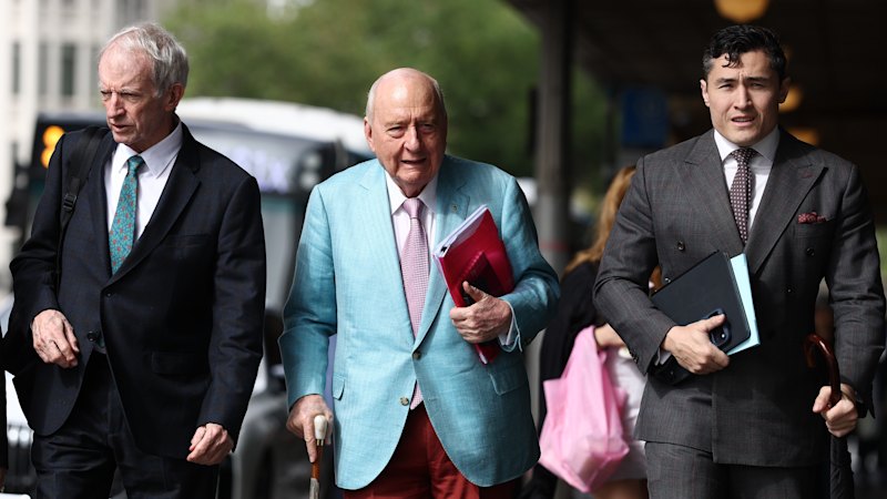 Alan Jones trial: Ex-athlete recounts alleged kiss