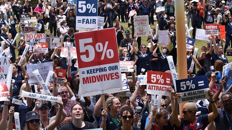 WA nurses threaten strike action as government delays patient ratio rollout