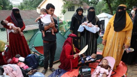 Malaysia starts sending Myanmar migrants home
