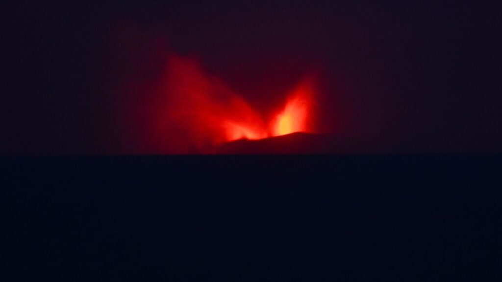Jakarta airport suspends flights due to Mount Anak Krakatau ash; SIA among affected airlines