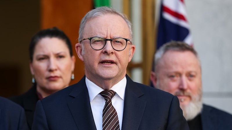 Labor’s Digital Duty of Care bill sparks censorship accusations; Nepal-Tibet flood rescue continues, 35 Australians missing; Warren Pickering responds to drug use allegations