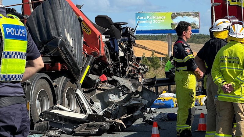 Bruce Highway closed after Sunshine Coast crash, significant delays