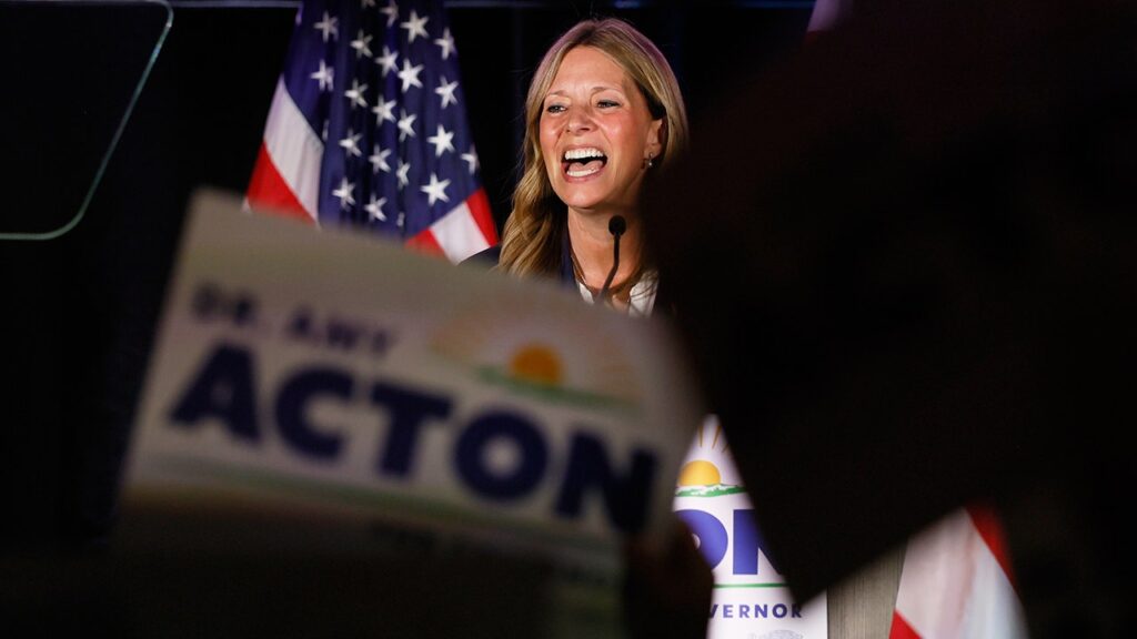 Dem handlers lash out when Ramaswamy staffer confronts their boss about debate: ‘No pictures’