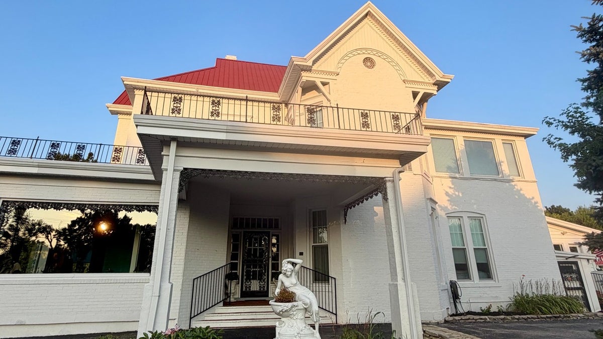 Blackwood Hall, former home of Colonel Harland Sanders
