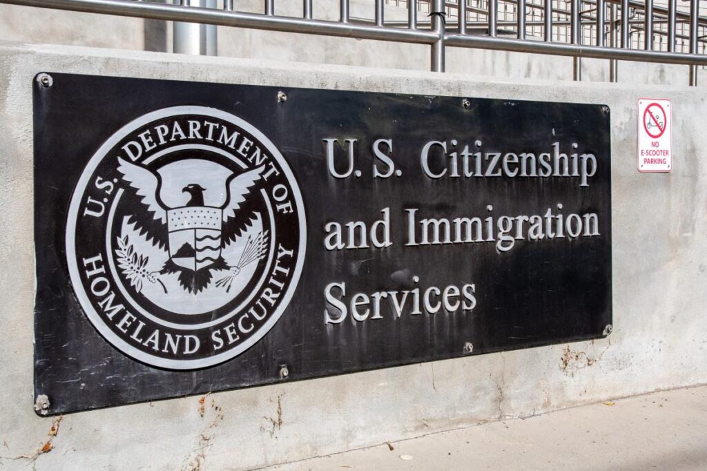 Senior immigration official and alleged moneyman caught accepting $960K in bribes for citizenship favors: prosecutors