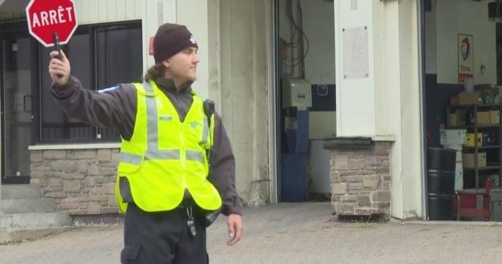 Montreal West parents say temporary return of crossing guard ‘short-lived victory’