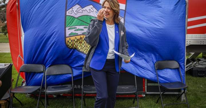 ‘Why walk away?’: Emotional Danielle Smith speaks against separation at online forum