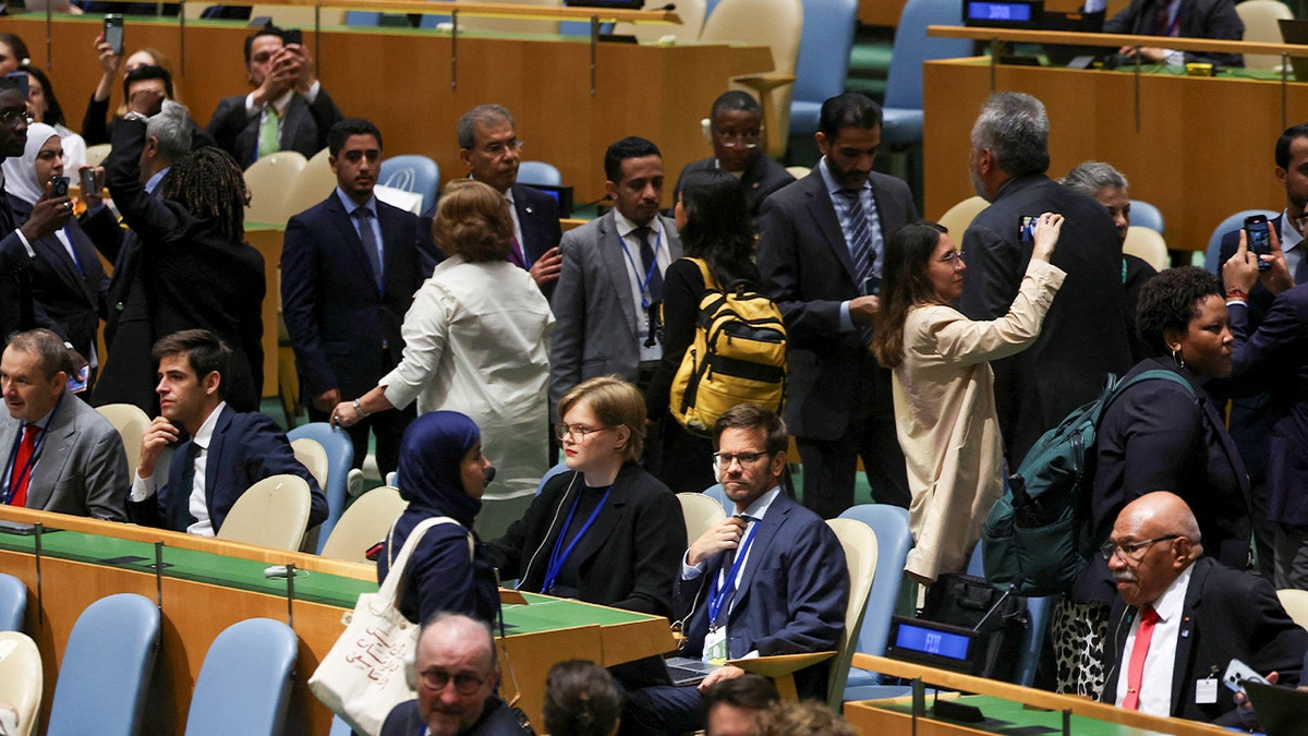 Delegates storm out ahead of Netanyahu's speech